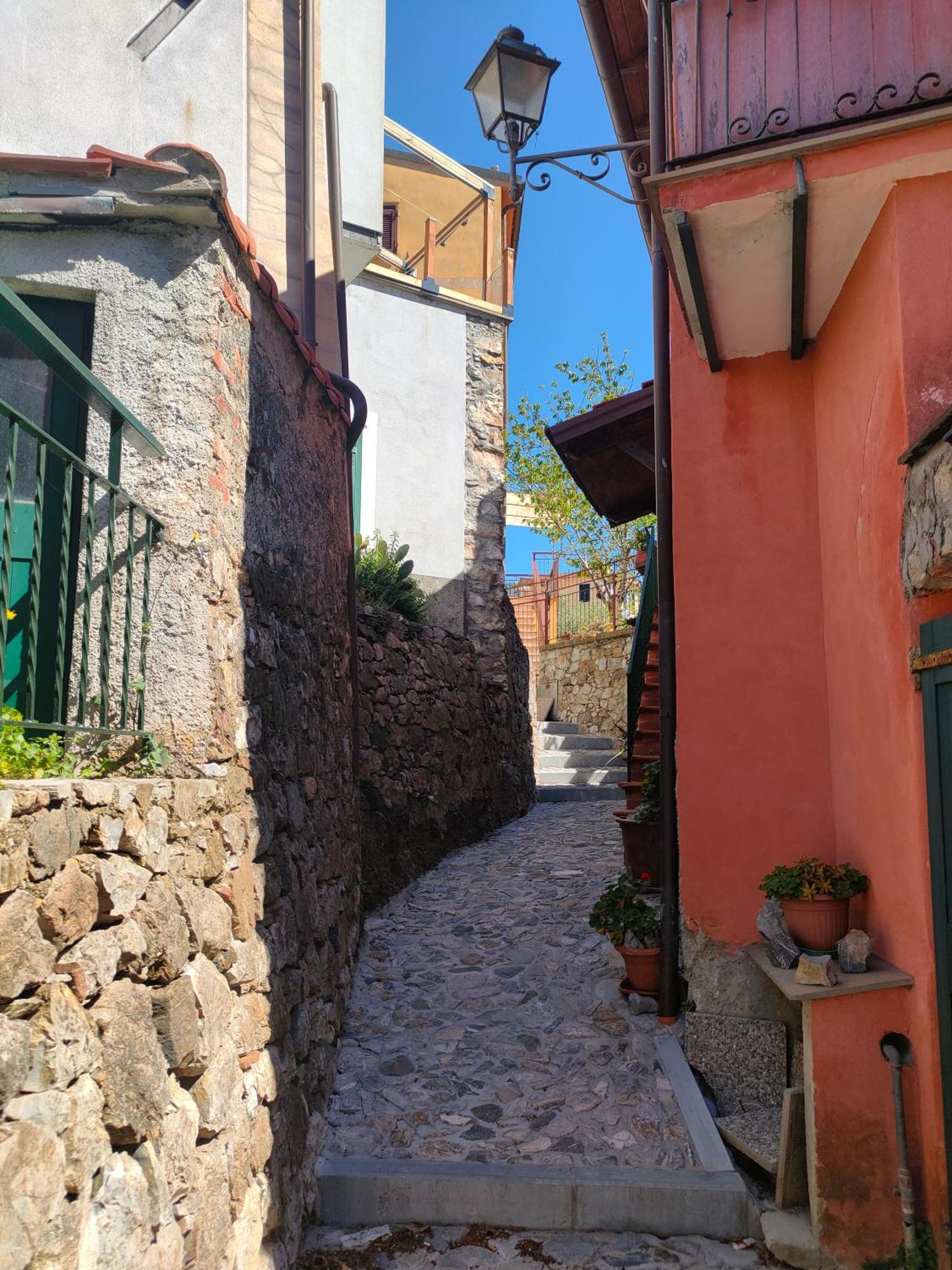 Camera Tra Le Cinque Terre, Camogli E Portofino. Vista Valle E Scorcio Mare All'Orizzonte Castiglione Chiavarese Luaran gambar