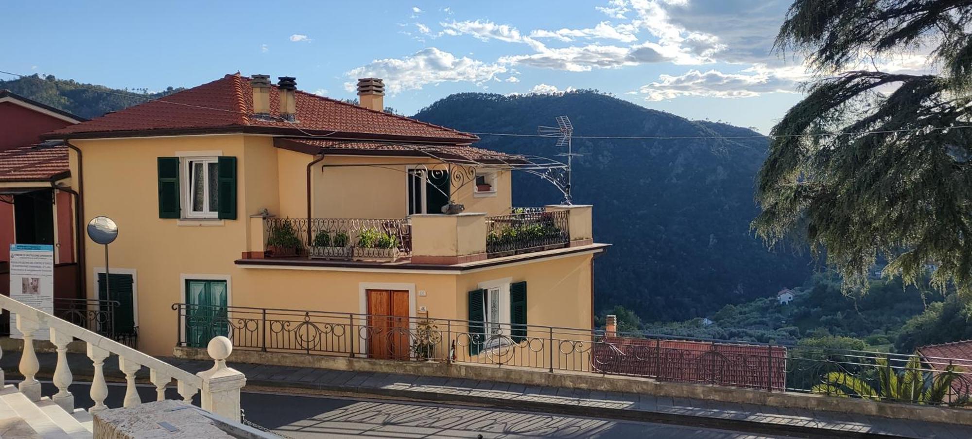 Camera Tra Le Cinque Terre, Camogli E Portofino. Vista Valle E Scorcio Mare All'Orizzonte Castiglione Chiavarese Luaran gambar
